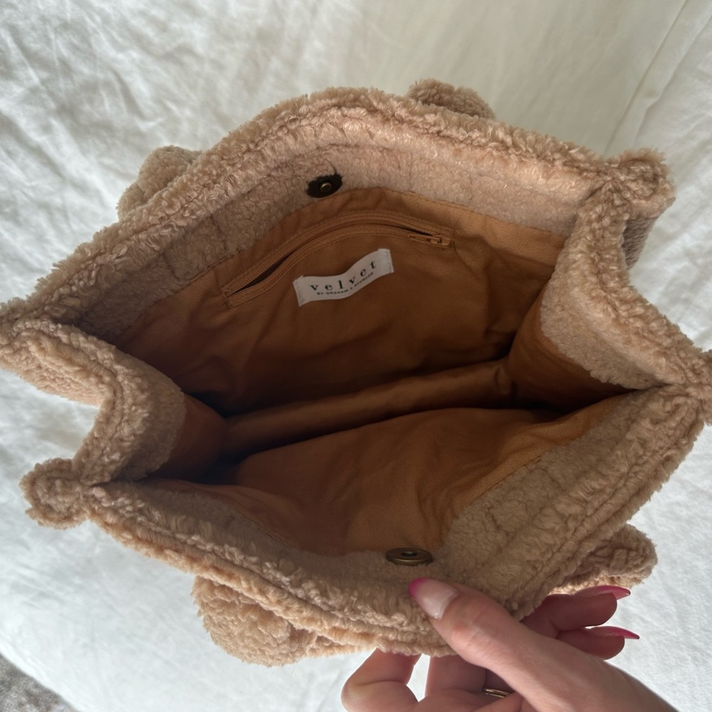 Velvet By Graham & Spencer Small Cozy Faux Shearling Bag - Picture 4 of 6